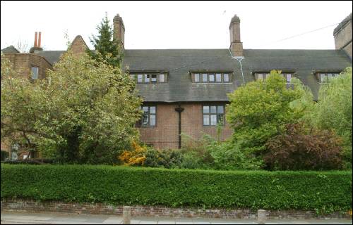 02-04 Wellgarth Road a